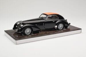 Alfa Romeo 8C 2900B Lungo Preto Minichamps 1:18 100120421 Metal - imagem 3 de 8