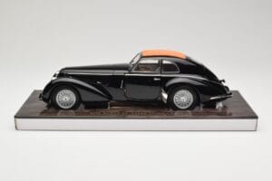 Alfa Romeo 8C 2900B Lungo Preto Minichamps 1:18 100120421 Metal