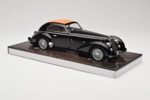 Alfa Romeo 8C 2900B Lungo Preto Minichamps 1:18 100120421 Metal - imagem 6 de 8