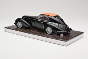 Alfa Romeo 8C 2900B Lungo Preto Minichamps 1:18 100120421 Metal - imagem 7 de 8