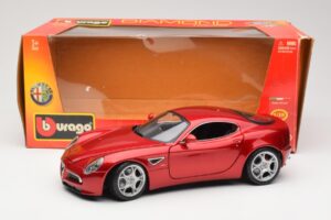Alfa Romeo 8C Competizione Vermelho Bburago 1:18 18-11021 Metal - imagem 8 de 8