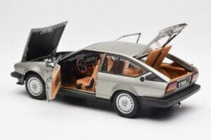 Alfa Romeo Alfetta GTV 2.0 Cinzento Metalizado AUTOart 1:18 70147 Metal - imagem 5 de 8