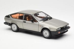 Alfa Romeo Alfetta GTV 2.0 Cinzento Metalizado AUTOart 1:18 70147 Metal - imagem 6 de 8