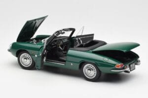 Alfa Romeo Duetto Spider Verde AUTOart 1:18 70138 Metal - imagem 5 de 8