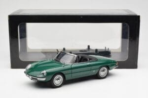 Alfa Romeo Duetto Spider Verde AUTOart 1:18 70138 Metal - imagem 8 de 8