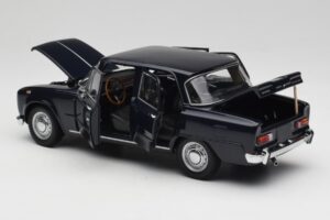 Alfa Romeo Giulia 1300 Azul Minichamps 1:18 180120905 Metal - imagem 5 de 8