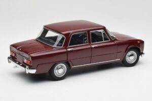 Alfa Romeo Giulia 1300 Vermelho Escuro Minichamps 1:18 180120906 Metal - imagem 3 de 8