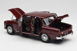 Alfa Romeo Giulia 1300 Vermelho Escuro Minichamps 1:18 180120906 Metal - imagem 5 de 8