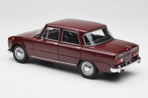 Alfa Romeo Giulia 1300 Vermelho Escuro Minichamps 1:18 180120906 Metal - imagem 7 de 8