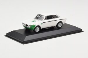 Alfa Romeo Giulia 1300 GTA Junior Branco Minichamps 1:43 400120601 Metal - imagem 2 de 3