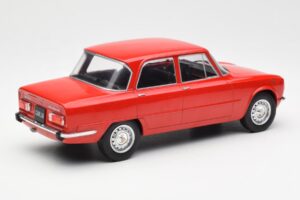 Alfa Romeo Giulia Nuova Super Vermelho MCG 1:18 MCG18145 Metal - imagem 2 de 6
