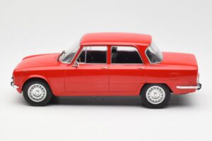 Alfa Romeo Giulia Nuova Super Vermelho MCG 1:18 MCG18145 Metal - imagem 3 de 6