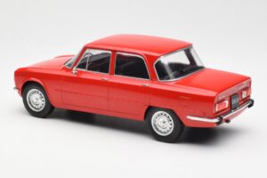 Alfa Romeo Giulia Nuova Super Vermelho MCG 1:18 MCG18145 Metal - imagem 5 de 6
