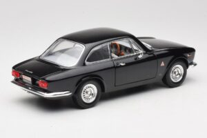 Alfa Romeo Giulia Sprint GTA Preto Road Signature 1:18 92348 Metal - imagem 3 de 8