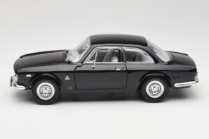 Alfa Romeo Giulia Sprint GTA Preto Road Signature 1:18 92348 Metal - imagem 4 de 8