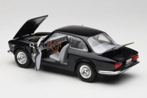 Alfa Romeo Giulia Sprint GTA Preto Road Signature 1:18 92348 Metal - imagem 5 de 8