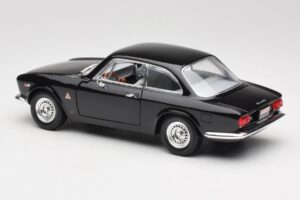 Alfa Romeo Giulia Sprint GTA Preto Road Signature 1:18 92348 Metal - imagem 7 de 8