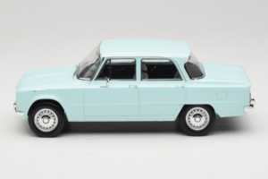 Alfa Romeo Giulia TI 105 Sky Blue Norev 1:18 187974 Metal - imagem 4 de 7