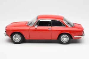 Alfa Romeo GT 1300 Junior LHD Vermelho AUTOart 1:18 70131 Metal - imagem 4 de 8