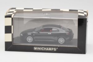Alfa Romeo GT Preto Minichamps 1:43 400120320 Metal - imagem 4 de 4