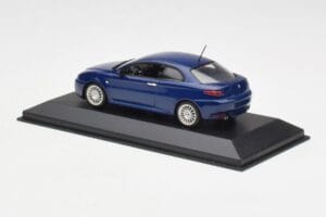 Alfa Romeo GT Dark Blue Metallic Minichamps 1:43 400120326 Metal - imagem 3 de 4
