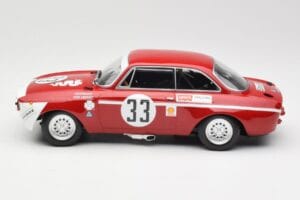 Alfa Romeo GTA 1300 Junior #33 T. Hezemans / G. van Lennep Division 1 Winners 4 Hours of Jarama 1972 Minichamps 1:18 15572123 - imagem 3 de 6