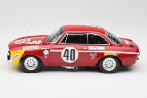 Alfa Romeo GTA 1300 Junior #40 F. Picchi / J-C. Chasseuil Division 1 Winners 12 Hours of Paul Ricard 1971 Minichamps 1:18 155 - imagem 3 de 6
