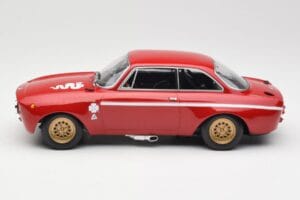 Alfa Romeo GTA 1300 Junior Vermelho Minichamps 1:18 155120020 Metal - imagem 3 de 6