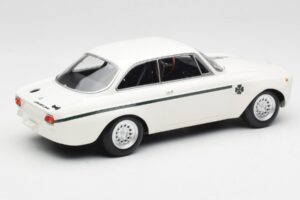 Alfa Romeo GTA 1300 Junior Branco Minichamps 1:18 155120021 Metal - imagem 2 de 6