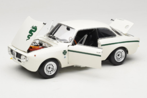 Alfa Romeo GTA 1300 Junior Branco Minichamps 1:18 100120501 Metal - imagem 2 de 8