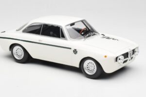 Alfa Romeo GTA 1300 Junior Branco Minichamps 1:18 155120021 Metal - imagem 4 de 6