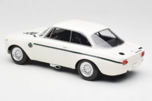 Alfa Romeo GTA 1300 Junior Branco Minichamps 1:18 155120021 Metal - imagem 5 de 6