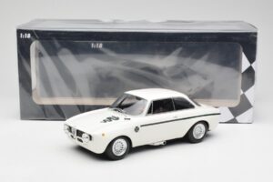 Alfa Romeo GTA 1300 Junior Branco Minichamps 1:18 155120021 Metal - imagem 6 de 6