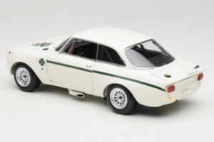 Alfa Romeo GTA 1300 Junior Branco Minichamps 1:18 100120501 Metal - imagem 7 de 8