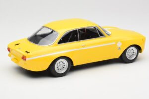 Alfa Romeo GTA 1300 Junior Amarelo Minichamps 1:18 155120024 Metal - imagem 3 de 6