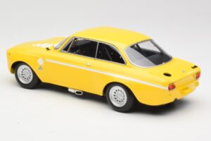 Alfa Romeo GTA 1300 Junior Amarelo Minichamps 1:18 155120024 Metal - imagem 4 de 6