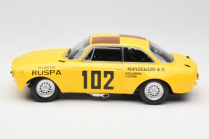 Alfa Romeo GTA 1300 #102 Squadra Corse R. Zanetti / M. Ruspa / Monzeglio Targa Florio 1971 Minichamps 1:18 155711202 Metal - imagem 3 de 6