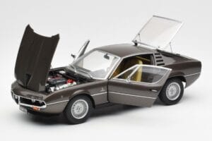 Alfa Romeo Montreal Castanho Metalizado AUTOart 1:18 70173 Metal - imagem 2 de 8