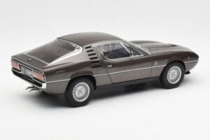 Alfa Romeo Montreal Castanho Metalizado AUTOart 1:18 70173 Metal - imagem 3 de 8