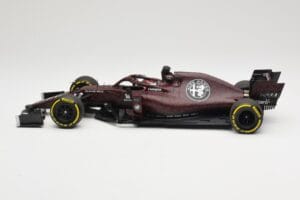 Alfa Romeo Racing C38 #7 K. Raikkonen Valentine's Day Livery Shakedown Fiorano 14th February 2019 Minichamps 1:18 110199907 M - imagem 3 de 6
