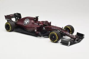 Alfa Romeo Racing C38 #7 K. Raikkonen Valentine's Day Livery Shakedown Fiorano 14th February 2019 Minichamps 1:18 110199907 M - imagem 4 de 6