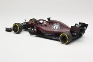 Alfa Romeo Racing C38 #7 K. Raikkonen Valentine's Day Livery Shakedown Fiorano 14th February 2019 Minichamps 1:18 110199907 M - imagem 5 de 6