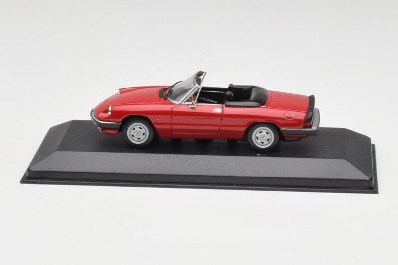 Alfa Romeo Spider 2000 Alfa Vermelho Minichamps 1:43 436120760 Metal