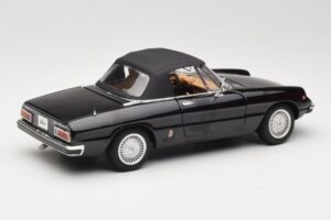Alfa Romeo Spider 916 Veloce Preto Ricko 1:18 32107 Metal - imagem 3 de 8