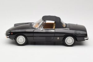 Alfa Romeo Spider 916 Veloce Preto Ricko 1:18 32107 Metal - imagem 4 de 8