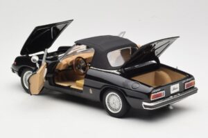 Alfa Romeo Spider 916 Veloce Preto Ricko 1:18 32107 Metal - imagem 5 de 8