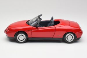 Alfa Romeo Spider 916 Alfa Vermelho Maisto 1:18 50278 Metal - imagem 4 de 8