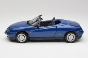 Alfa Romeo Spider 916 Azul Pervinca Maisto 1:18 50308 Metal - imagem 3 de 7