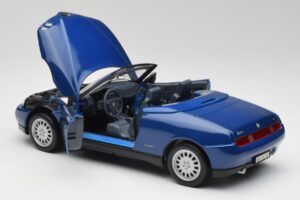 Alfa Romeo Spider 916 Azul Pervinca Maisto 1:18 50308 Metal - imagem 4 de 7
