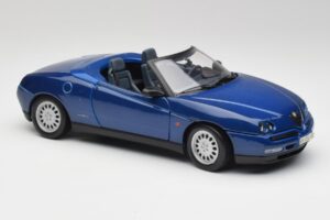 Alfa Romeo Spider 916 Azul Pervinca Maisto 1:18 50308 Metal - imagem 5 de 7